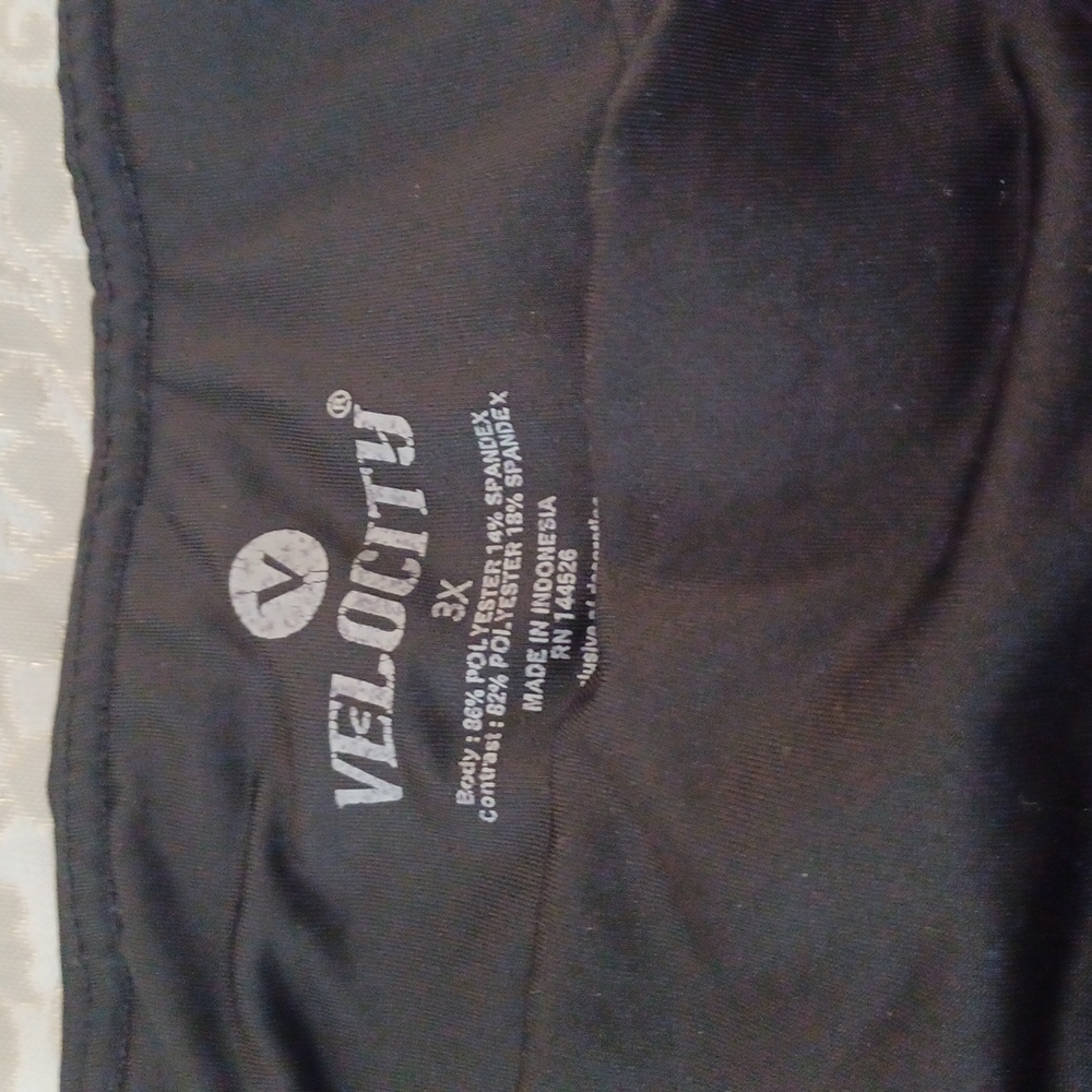 Workout leggings black in color